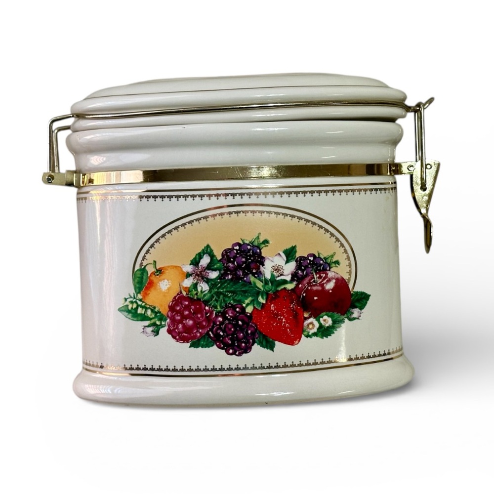 KNOTTS BERRY FARMS Vintage berry canister